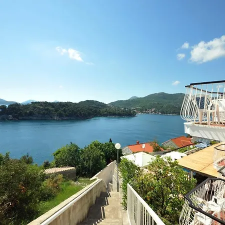 Paradiso Pensión 3*